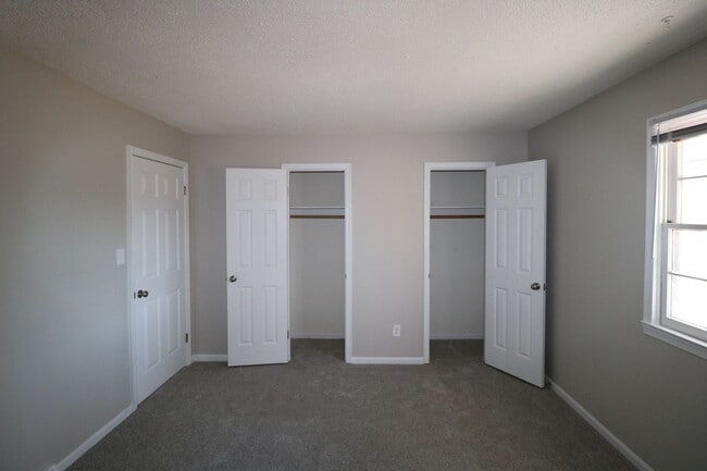 Building Photo - 4007 S Bend Dr