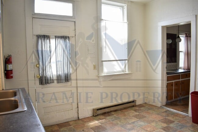 Building Photo - 2 Bedroom 1 Bathroom House