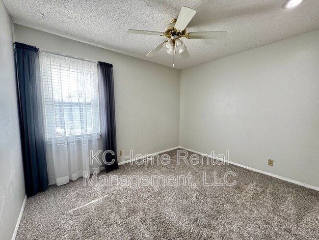 Building Photo - 8592 Perry Ln