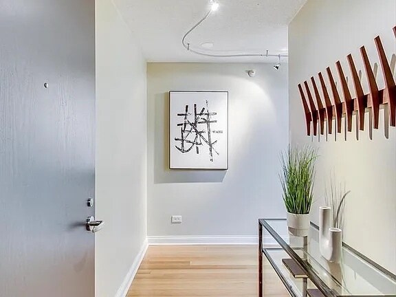 Building Photo - 2 E Erie St