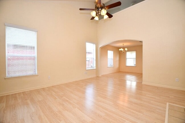 Building Photo - 1905 Creek Run Dr