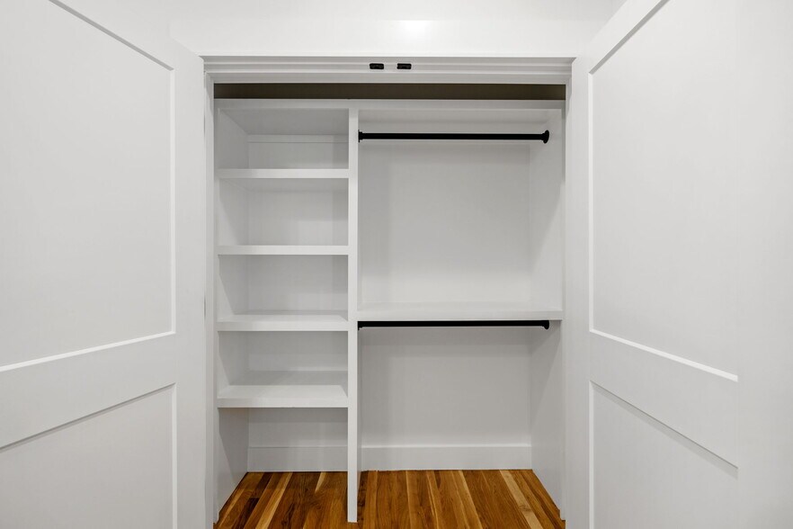 Building Photo - 2104 Jade Dr