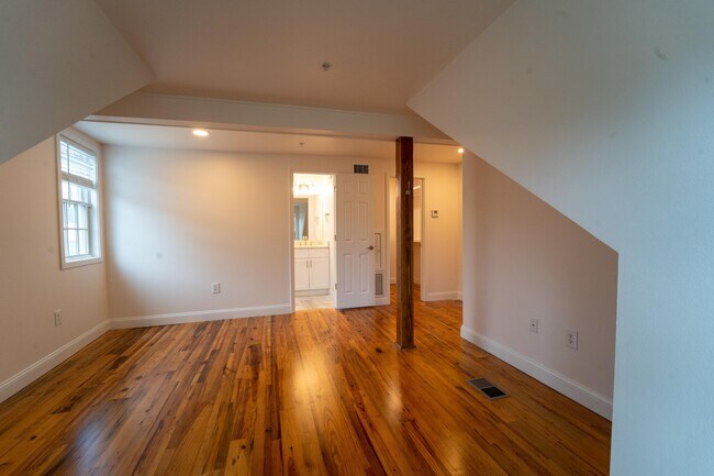 Building Photo - 4 Artillery Ln