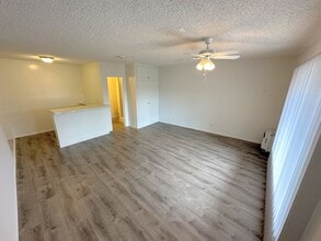 Building Photo - Single Unit  *INCOME RESTRICTED*