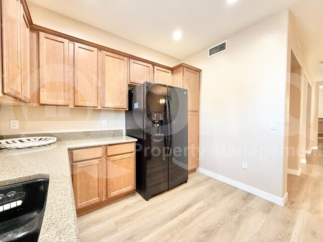 Building Photo - 17850 N 68th St