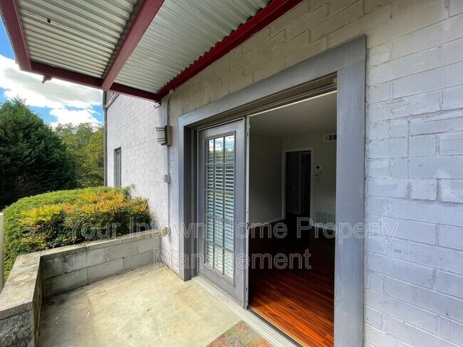 Building Photo - 1355 Euclid Ave NE