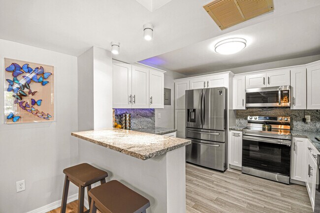 Building Photo - 3546 S Ocean Blvd