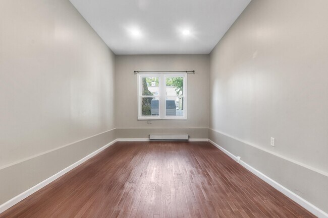 Building Photo - 271 Cator Ave