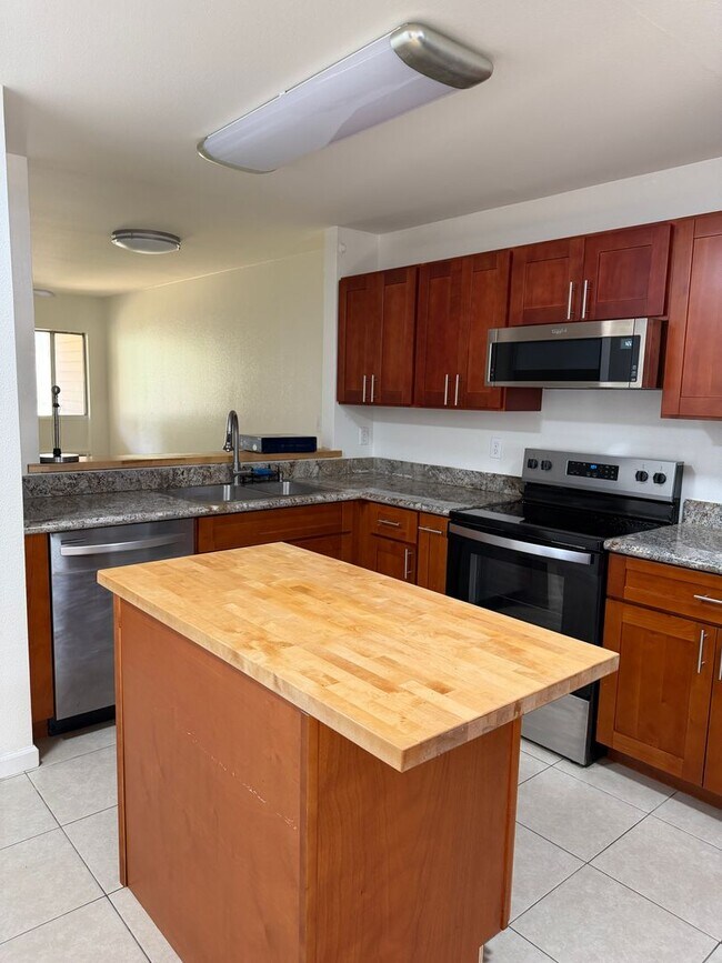 Building Photo - Ground floor 2 bedroom apartment in Wailuku