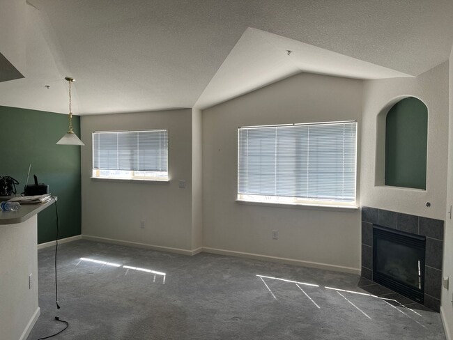 Building Photo - Cozy 1 bed 1 bath in Gated community near DIA