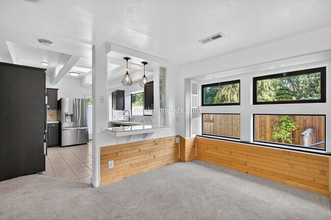 Building Photo - 4.5 Acre Dream Home in Oregon City Awaits