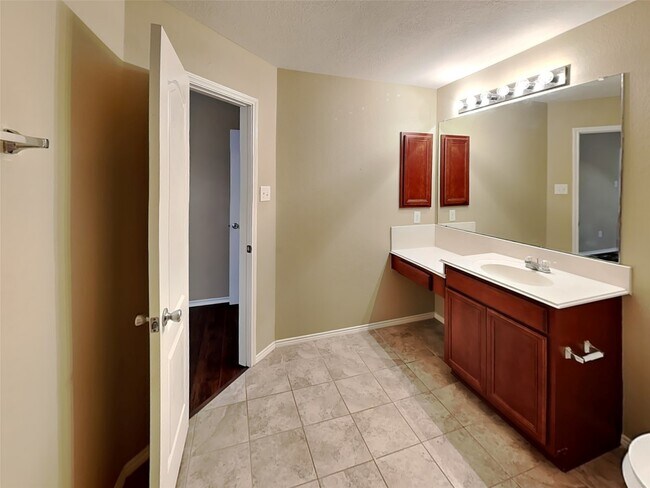 Building Photo - 15326 Boulder Hollow Ln