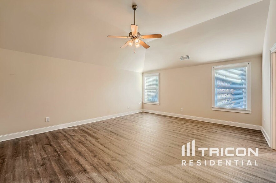 Building Photo - 296 Prescott Dr