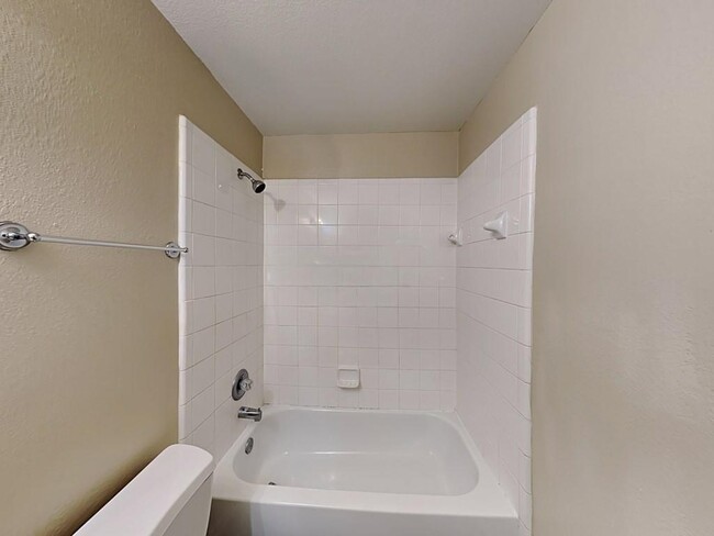 Building Photo - 3510 Avalon Castle Dr