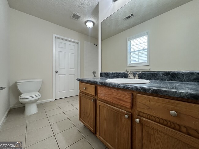 Building Photo - 3694 Sapphire Ct