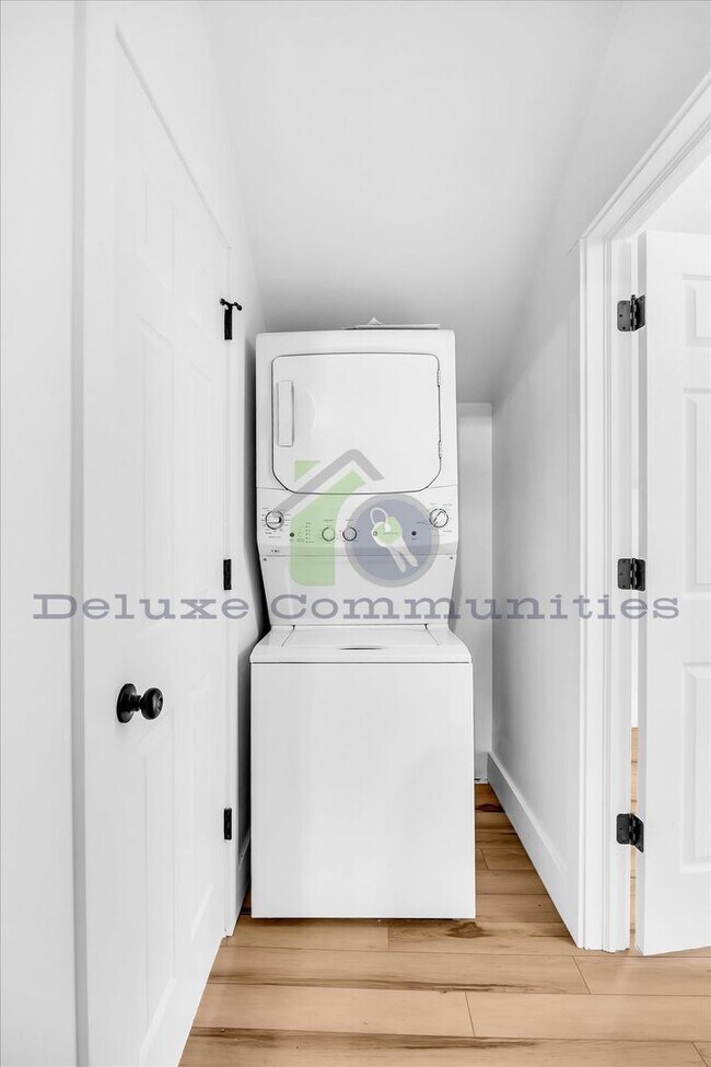 Building Photo - 1011 Jennette Ave NW