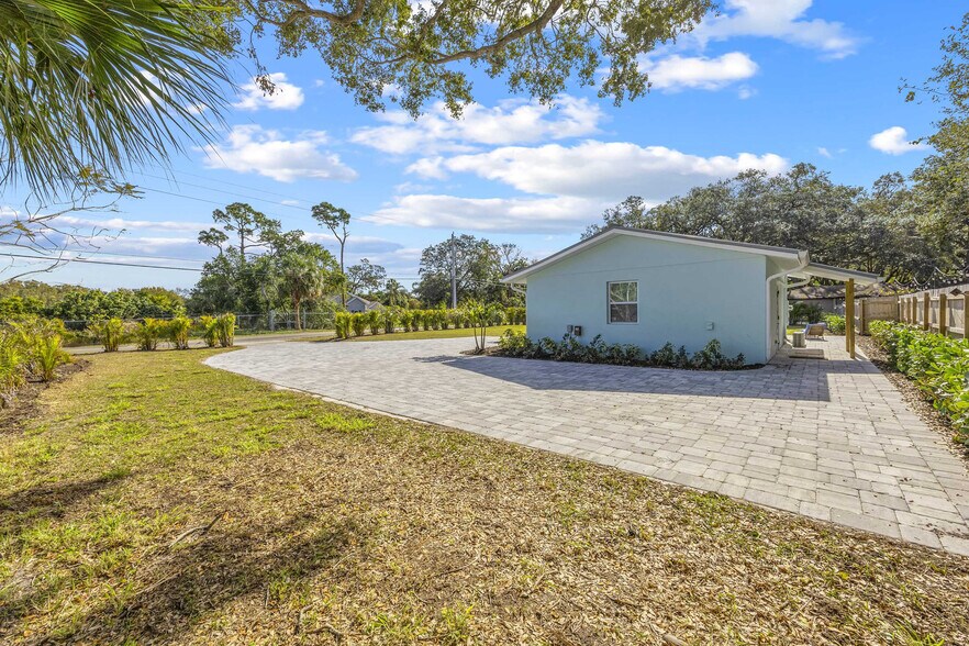 Building Photo - 905 N Tropical Trail