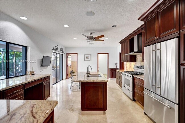 Building Photo - 612 Hibiscus Dr