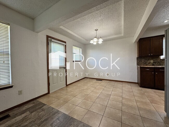 Building Photo - 3 Bedroom, 2 bath, 2 car garage home avail...