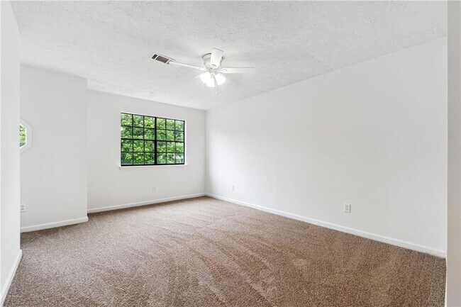Building Photo - 476 Brookfield Way