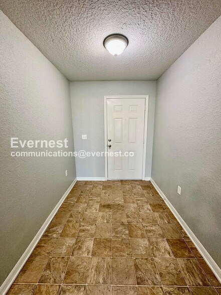 Building Photo - 2219 15th Ave E