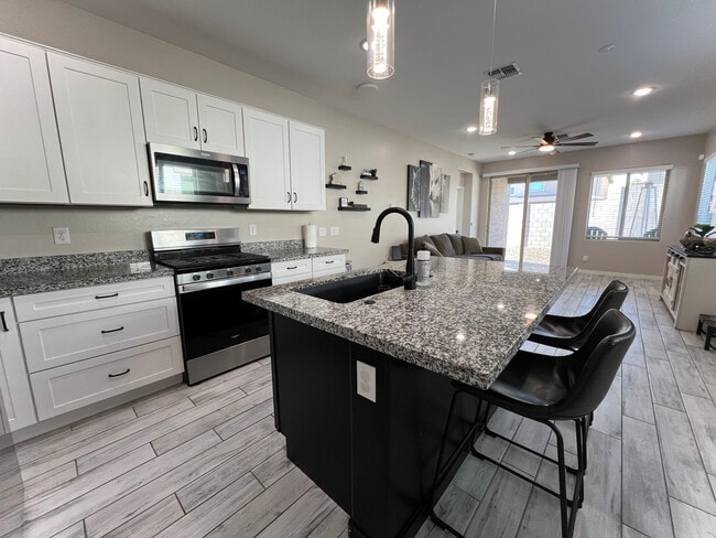 Building Photo - 2126 N Marketside Ave