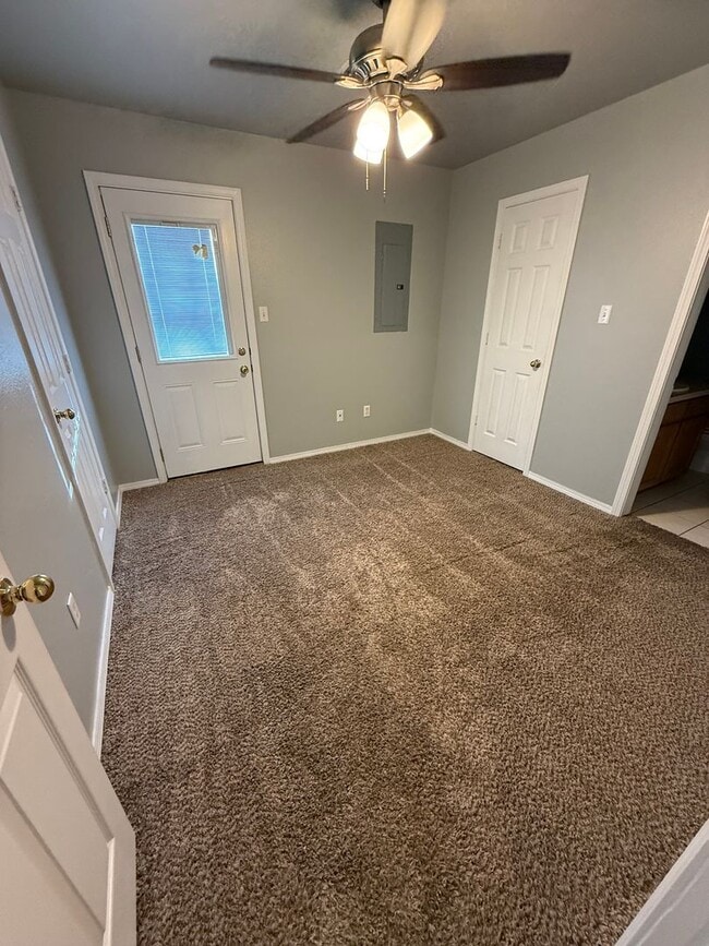 Building Photo - 3 Bed 1.5 Bath House Total Electric close to U of A Fort Smith