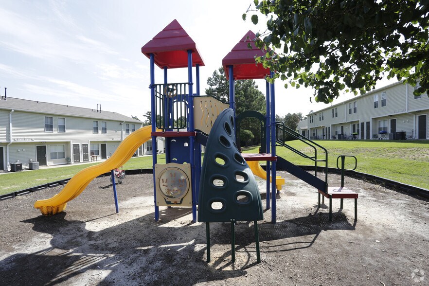 Building Photo - Acas Rivercrest