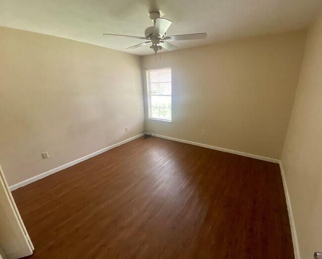 Building Photo - 5025 Meandering Ln