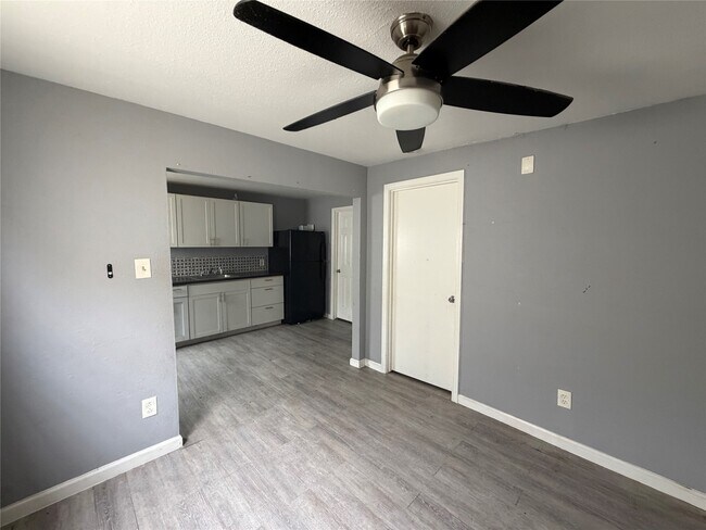 Building Photo - 7018 Avenue F