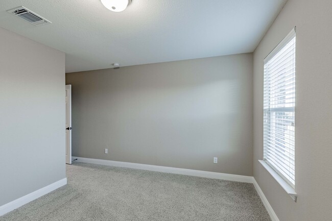 Building Photo - Beautiful 4BR / 2.5BA Home – Walk-In Closet, Covered Deck & Laundry Room