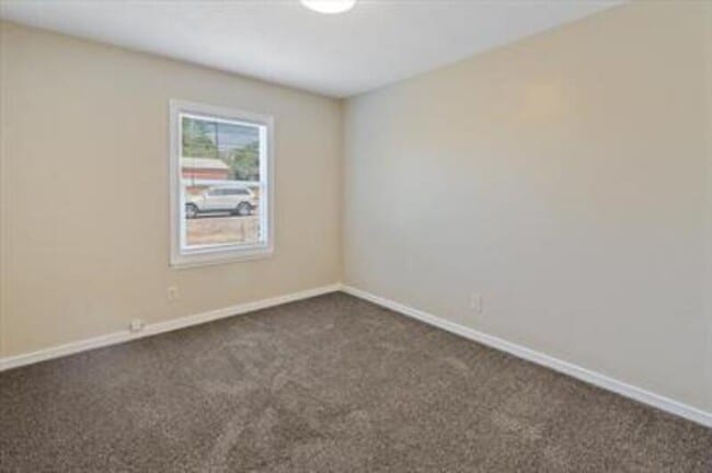 Building Photo - 1263 E Emerson Ave