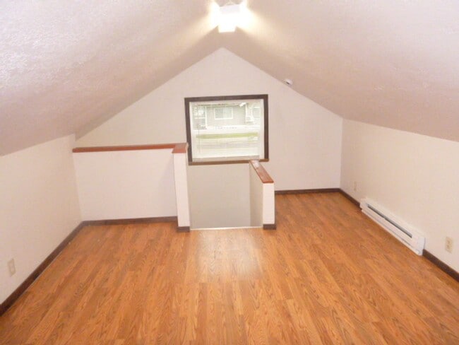 Building Photo - 3 Bedroom 1 Ba House