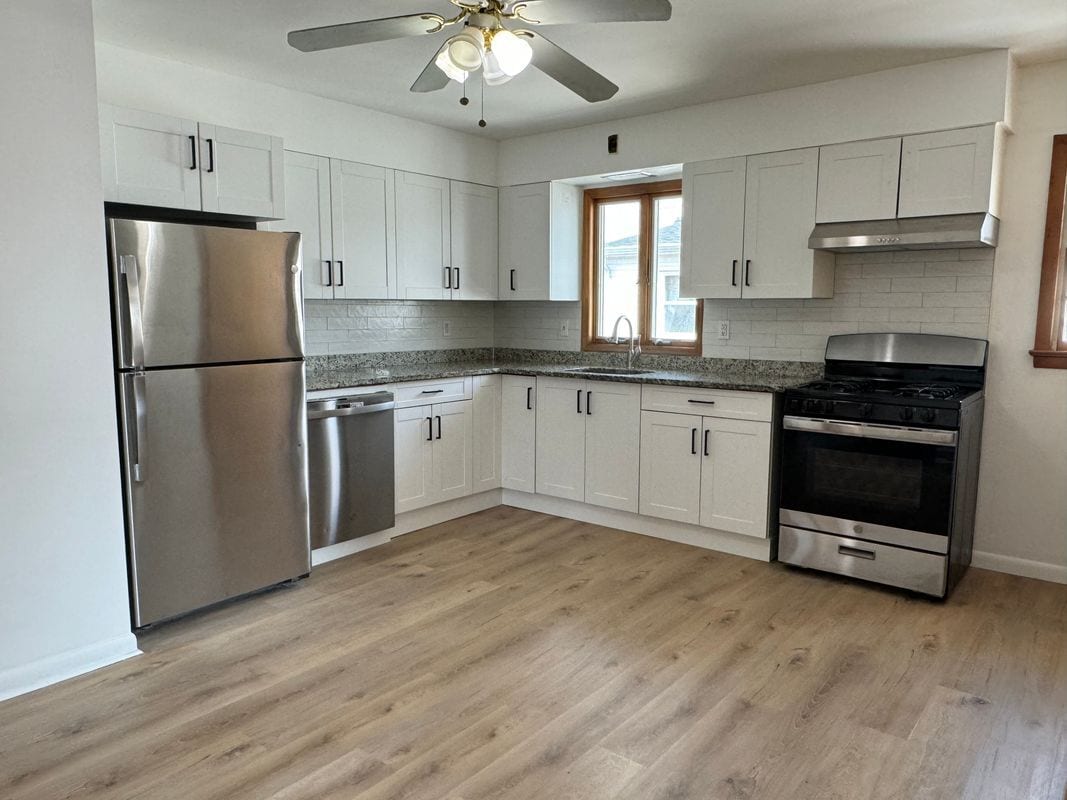 Building Photo - 331 Capitol St