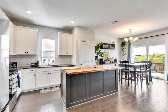 Building Photo - 13004 Titanium St