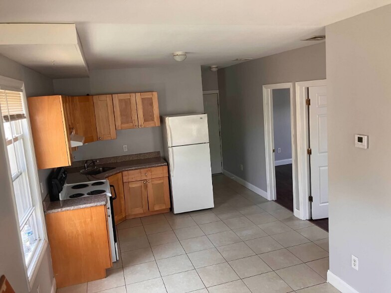 Building Photo - 69 Bennett St