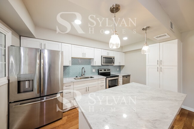 Building Photo - This lovely home is ready for your personal touch!