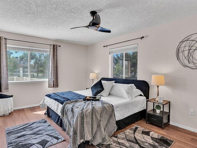 Building Photo - Single-level living at its finest! This co...