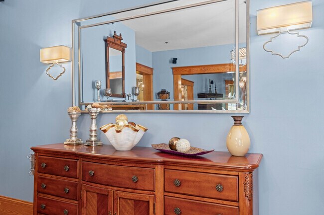 Building Photo - 221 SE 7th St