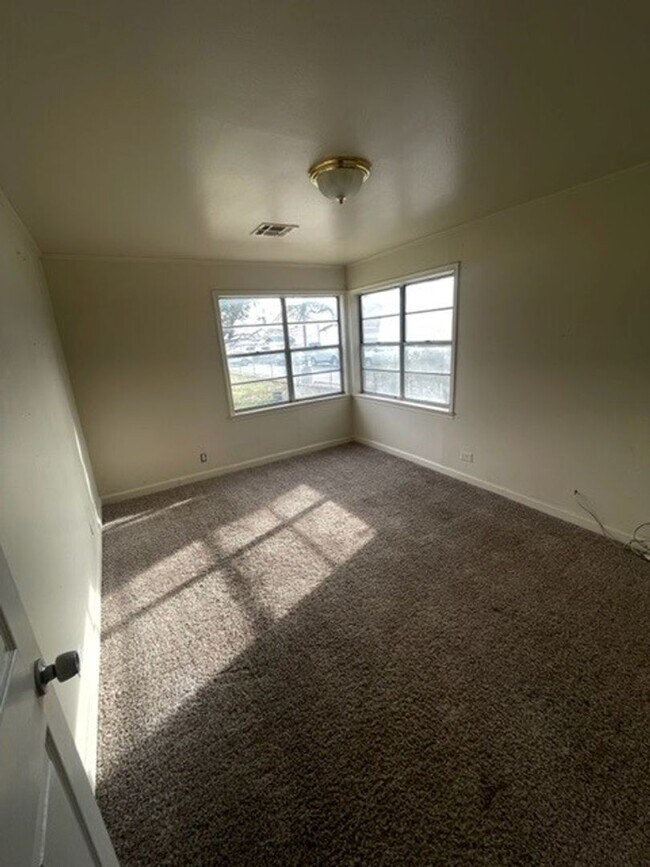 Building Photo - Updated La Vega ISD Home