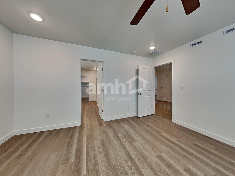 Building Photo - 9747 W Parkway Dr