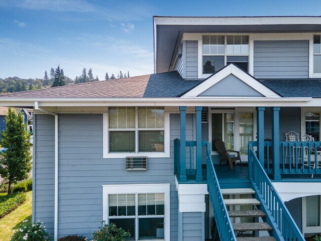 Building Photo - 714 Cascade Ave
