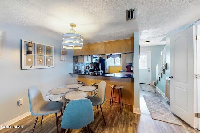 Building Photo - 8013 Beach Dr