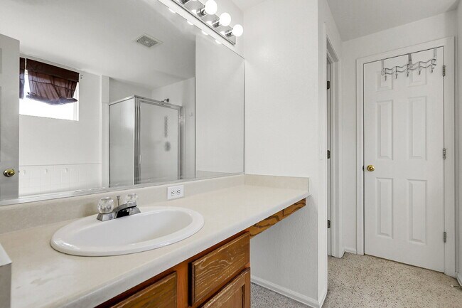 Building Photo - $2,650.00 - 4 Bedrooms, 2.5 Bathrooms, Sin...
