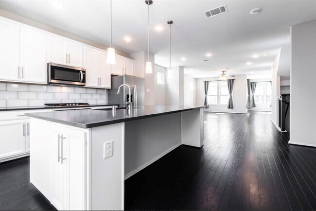 Building Photo - 3108 Roseland Terrace Ln