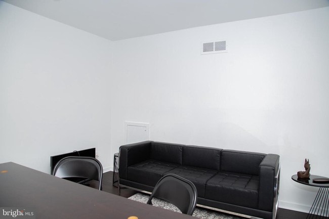 Building Photo - 828 Chanticleer