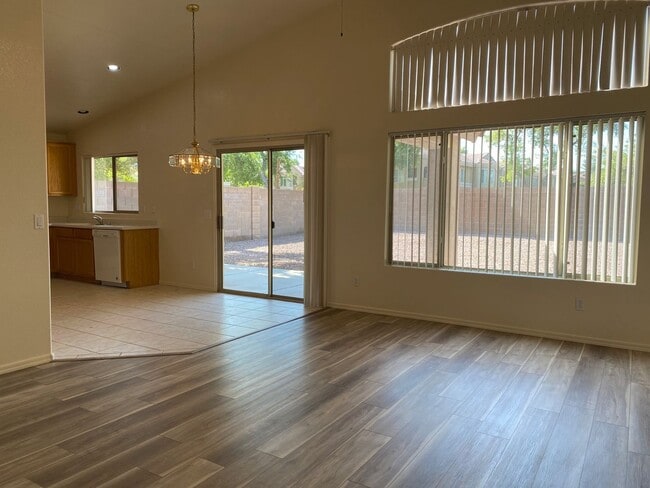 Building Photo - Chandler 3 Bedroom, 2 Bathroom - 1 Story B...