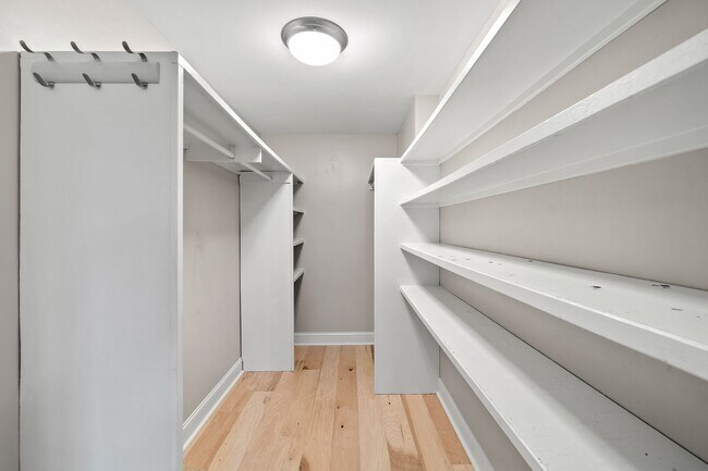 Building Photo - Spacious, Beautiful East Asheville Home