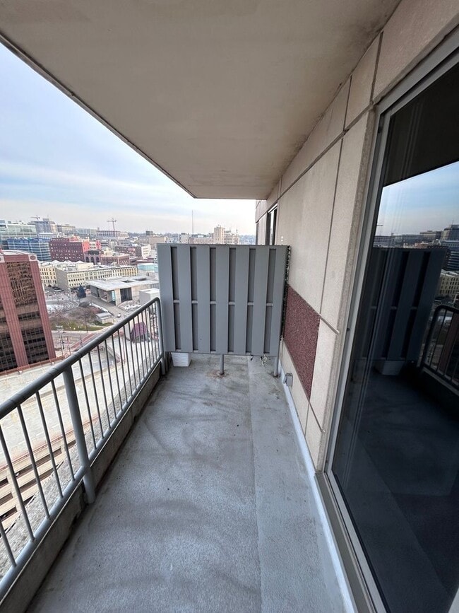 Building Photo - 107 Campau Cir NW