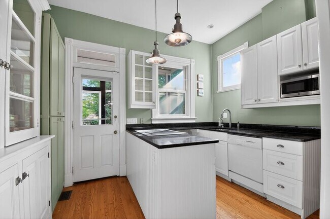 Building Photo - 1319 Massachusetts Ave SE